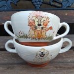 bols à 2 anses décors lion et chien