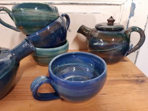 theieres tasses ceramique poteries bleues 3