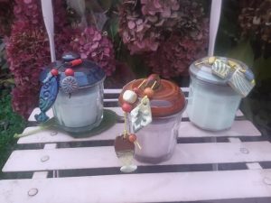 bougies parfumées et colorées en céramique artisanale