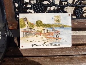 plaque de maison artisanale personnalisee en ceramique 3