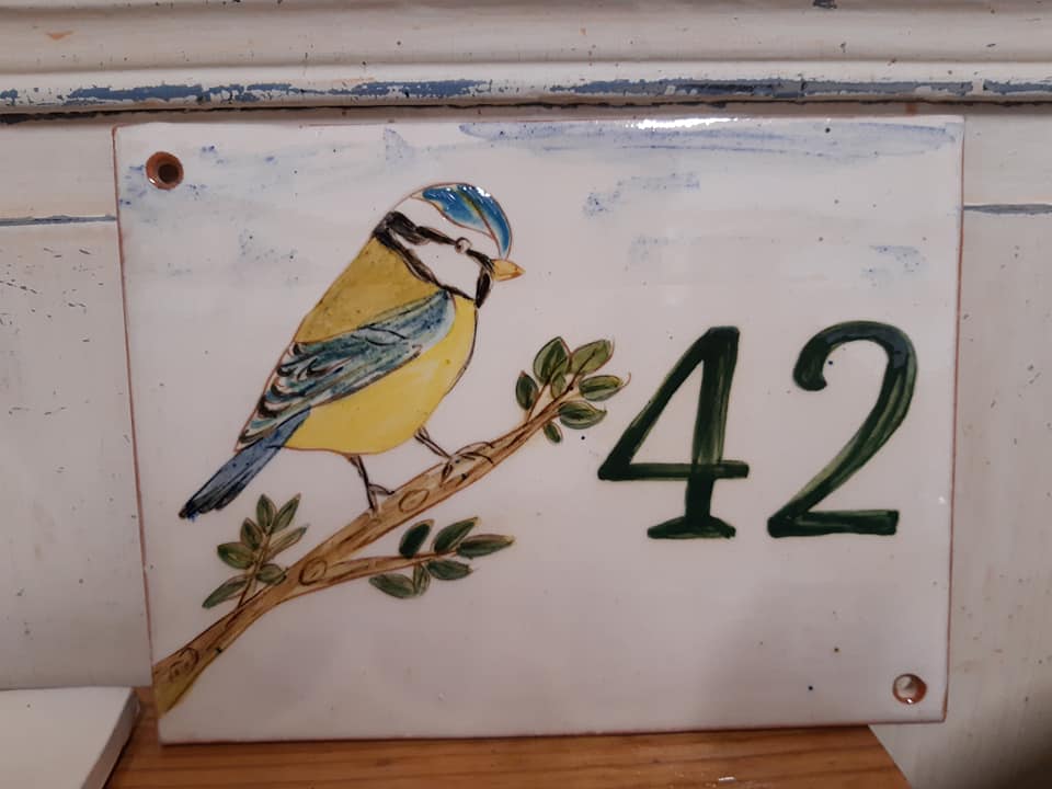 plaque numéro de maison oiseau mésange bleue numéro 42