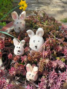 lapins de Pâques en céramique